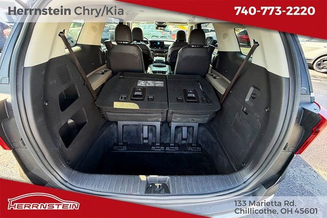 Used 2025 Kia Carnival image 24