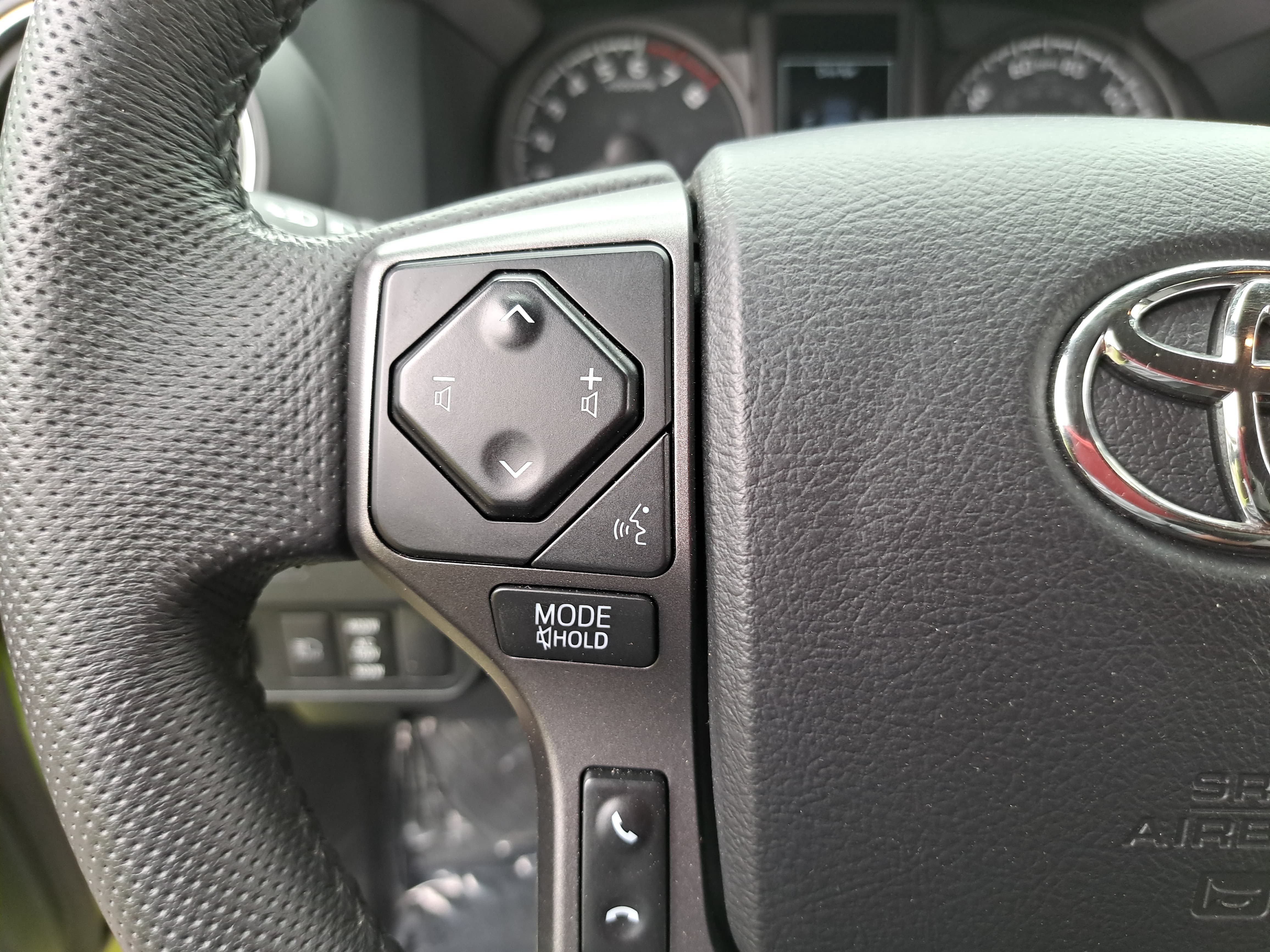 Used 2023 Toyota Tacoma TRD Off-Road w/ Technology Package AWD/4WD image 13