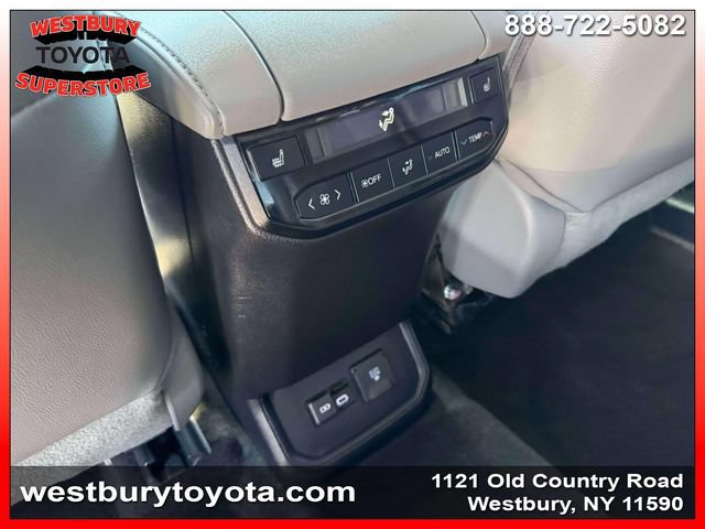 Used 2023 Toyota Highlander Platinum AWD/4WD image 17