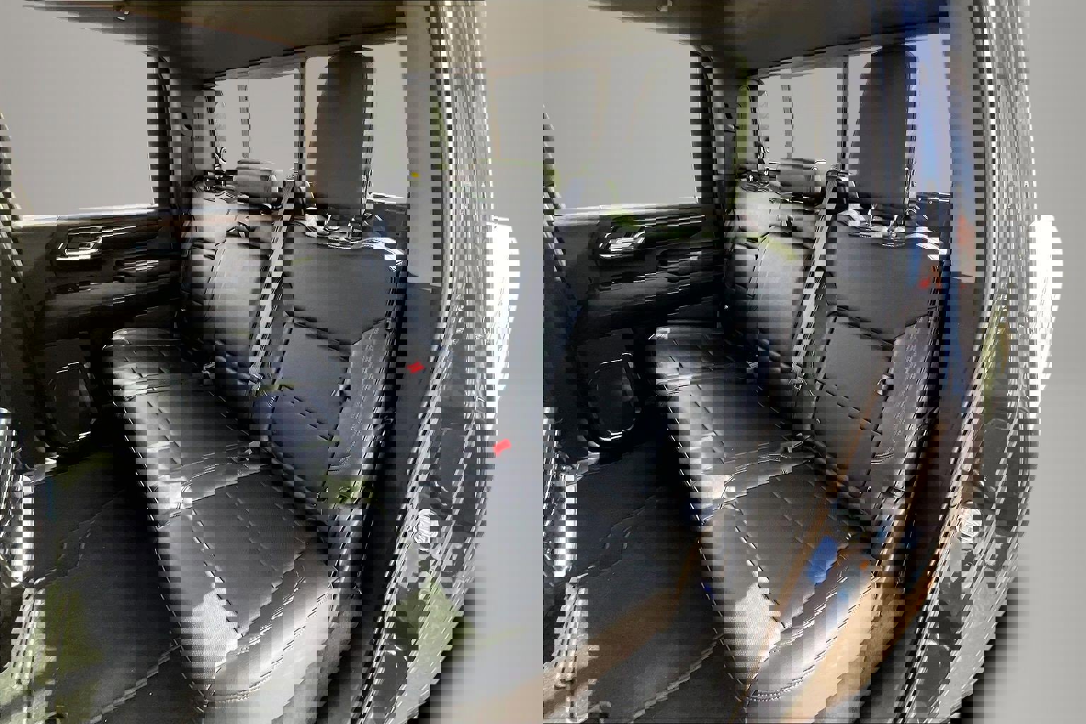 Used 2024 GMC Sierra 2500 SLT w/ SLT Premium Package image 23