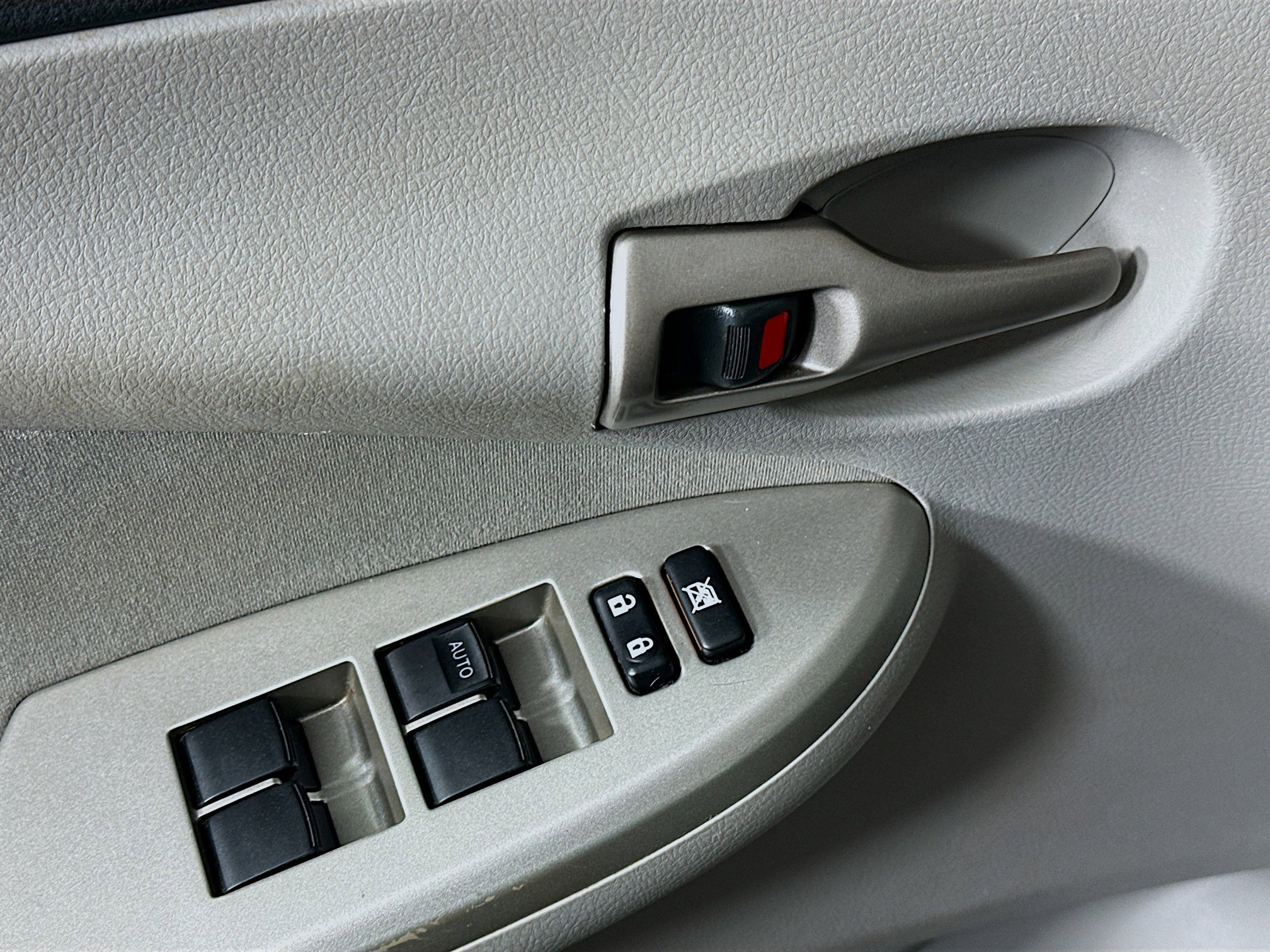 Used 2012 Toyota Corolla LE FWD image 15