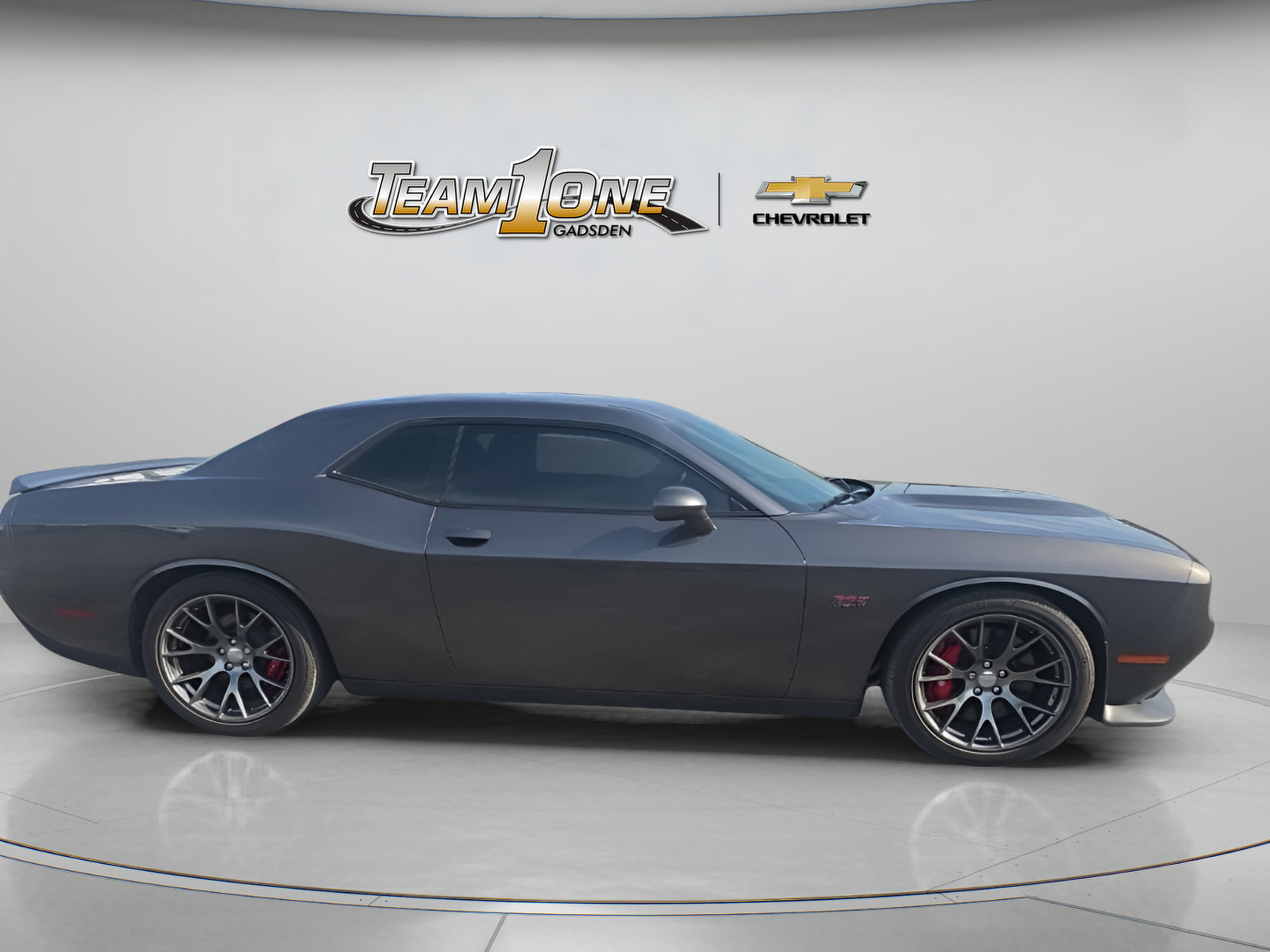 Used 2016 Dodge Challenger SRT w/ Technology Group RWD image 9