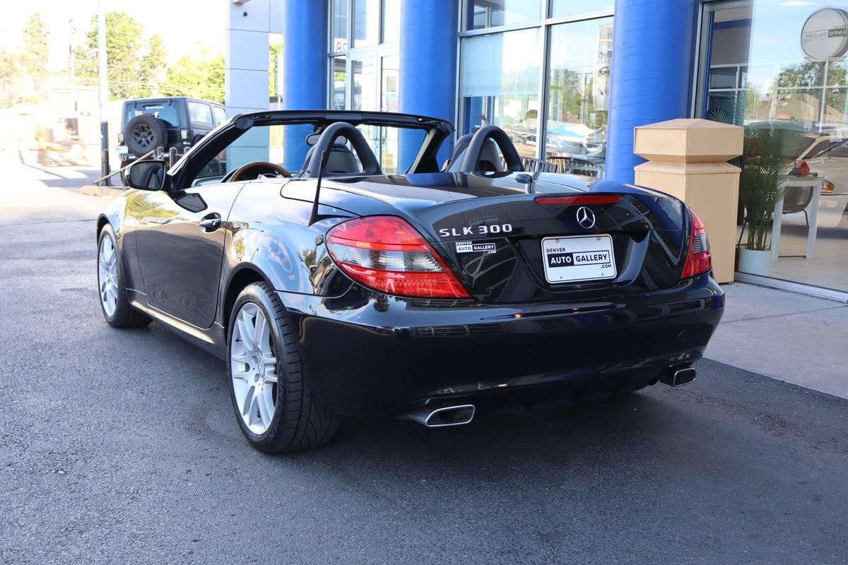 Used 2009 Mercedes-Benz SLK 300 w/ Premium I Pkg image 3
