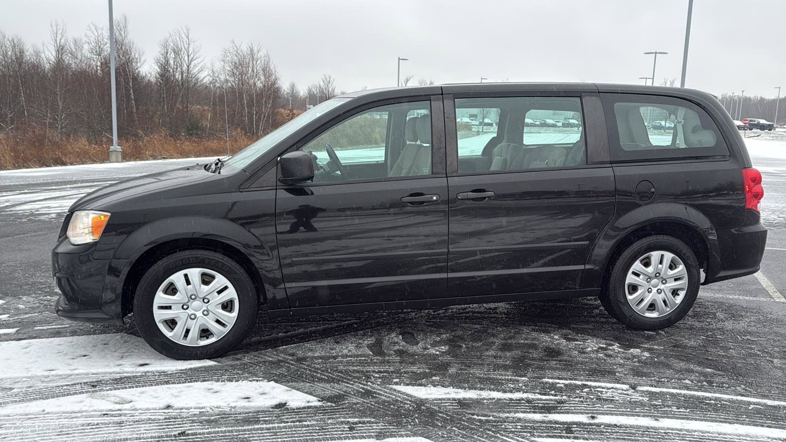 Used 2015 Dodge Grand Caravan American Value Package w/ UConnect Hands-Free Group image 13