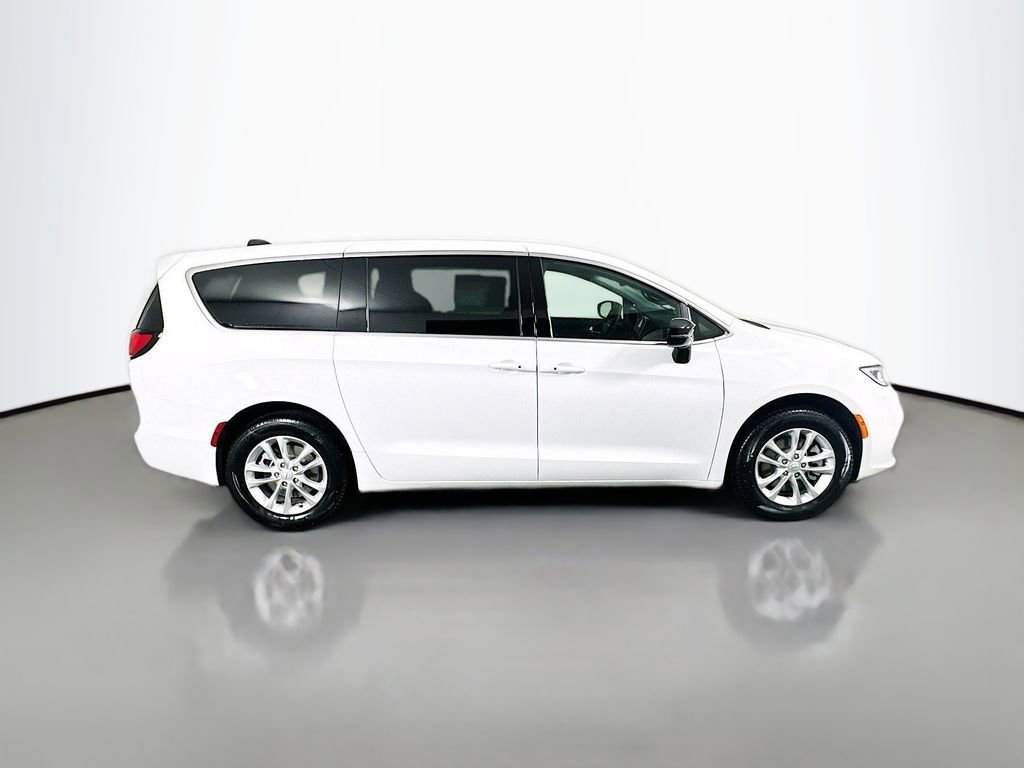 New 2026 Chrysler Pacifica Select image 8