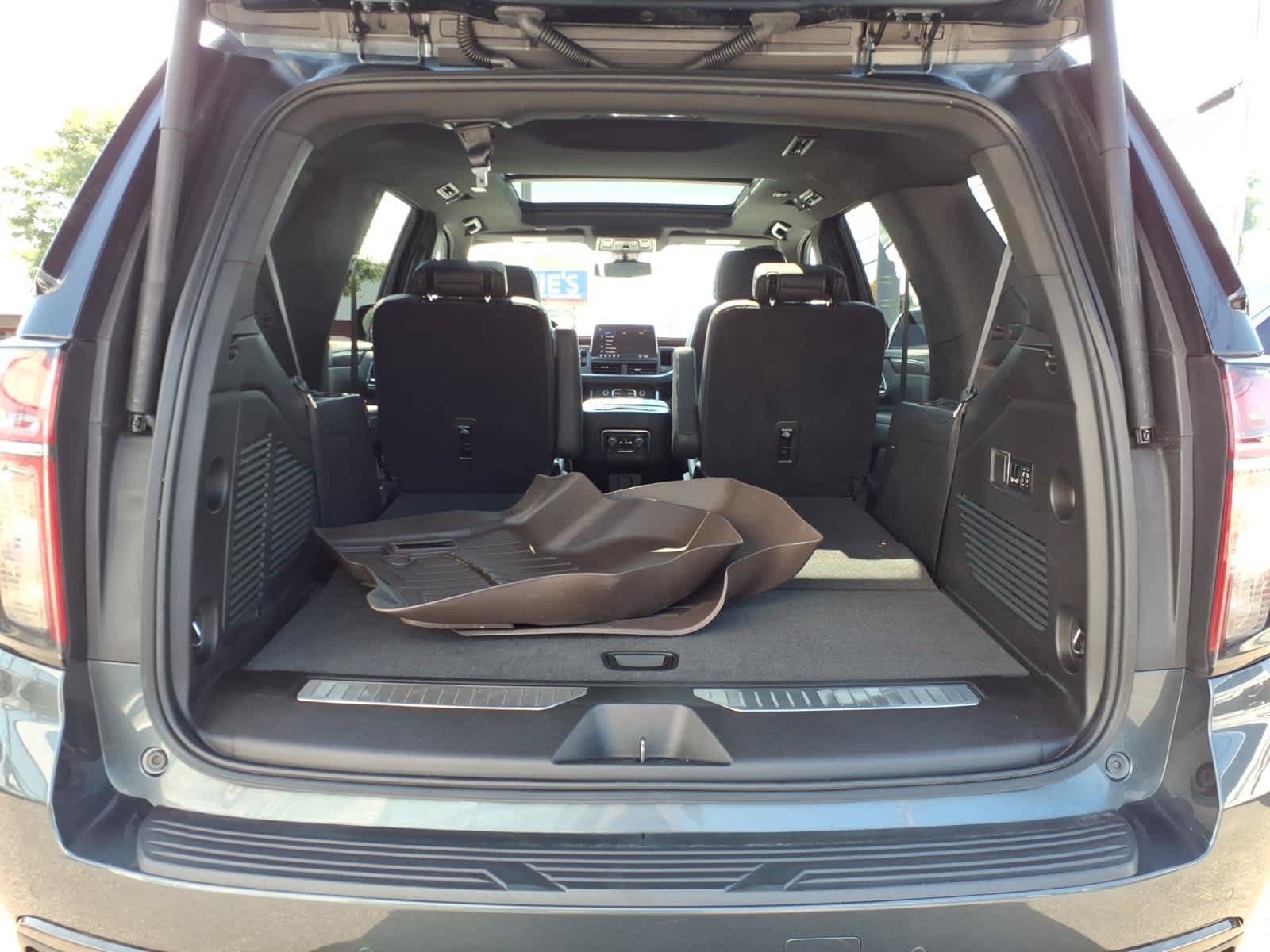 Used 2021 Chevrolet Tahoe Z71 w/ Luxury Package AWD/4WD image 14