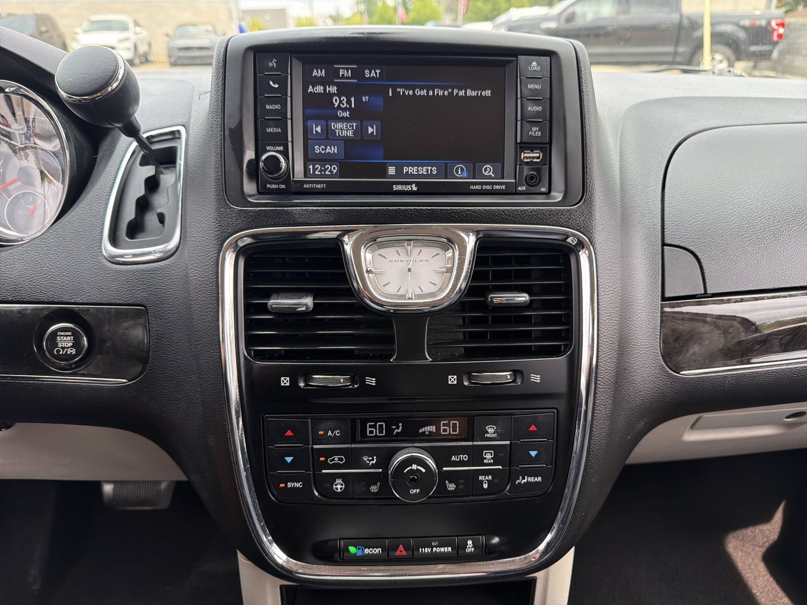 Used 2016 Chrysler Town & Country Touring-L w/ Driver Convenience Group FWD image 29