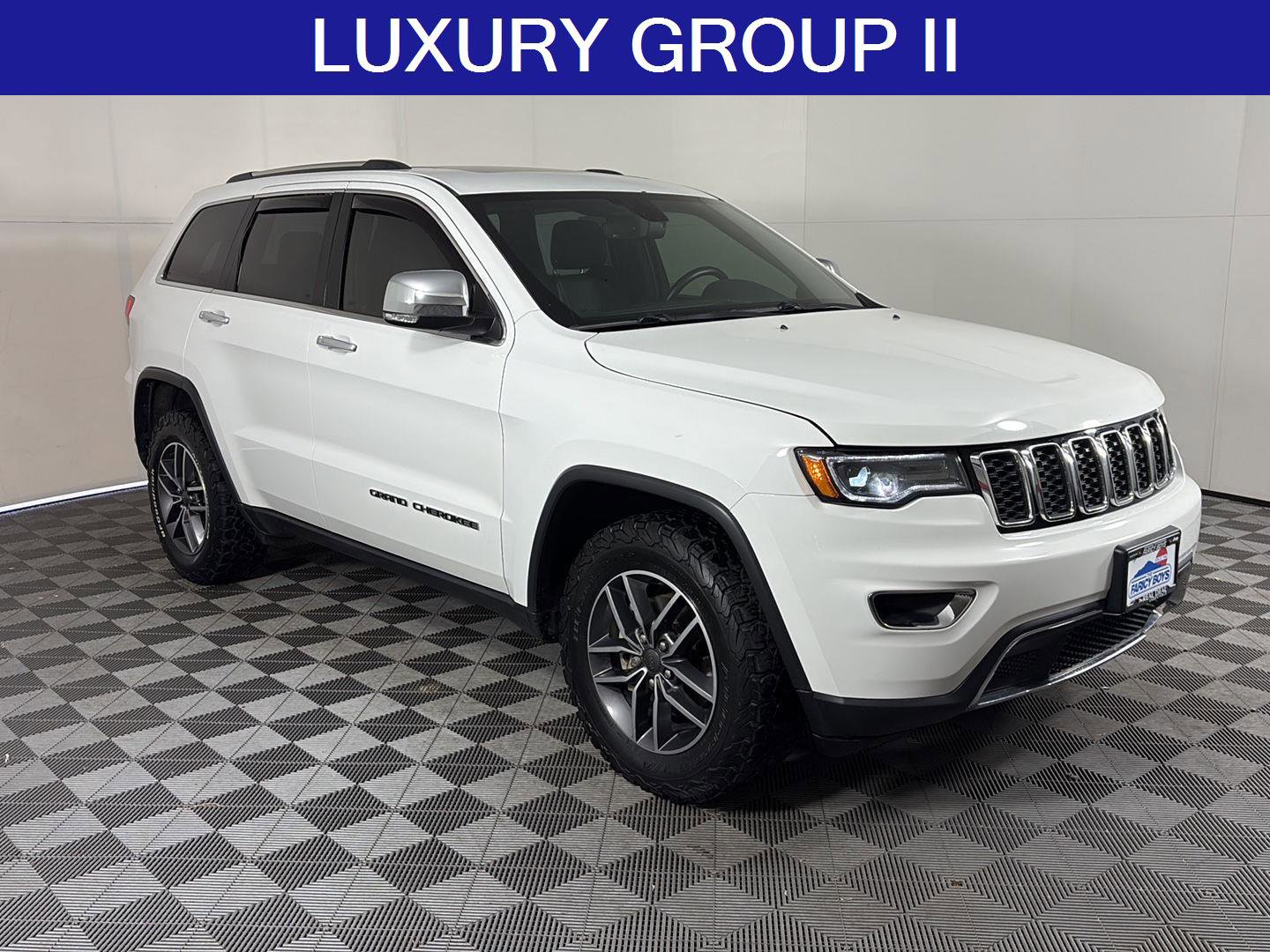 Used 2019 Jeep Grand Cherokee Limited w/ Luxury Group II image 2