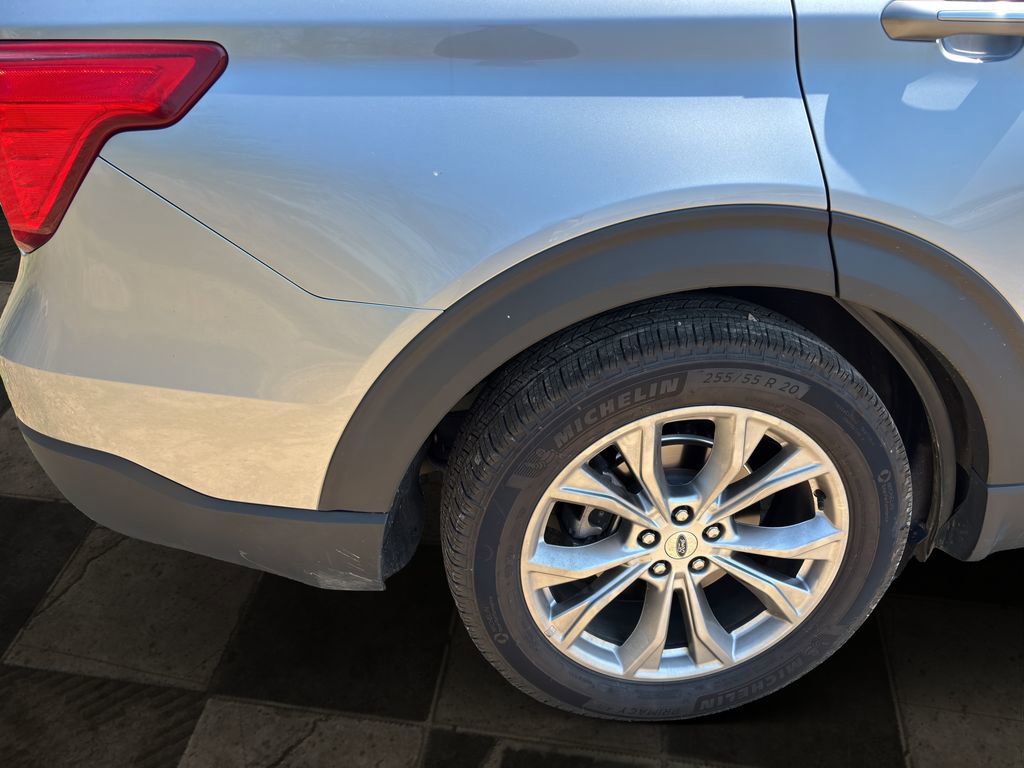 Used 2022 Ford Explorer Limited w/ Equipment Group 301A image 8