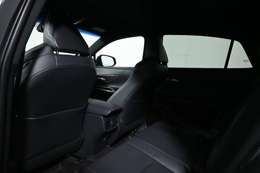 Used 2024 Toyota Venza XLE AWD/4WD image 7