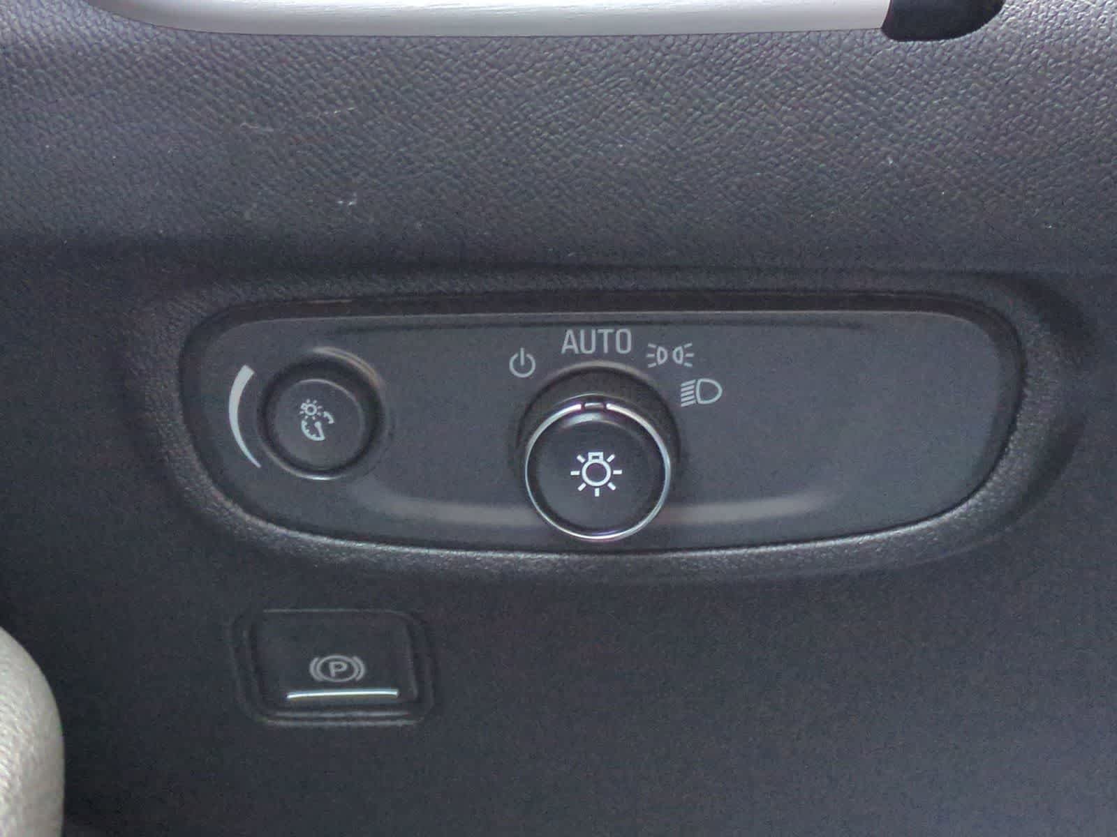 Used 2018 GMC Terrain SLE w/ Driver Convenience Package FWD image 17