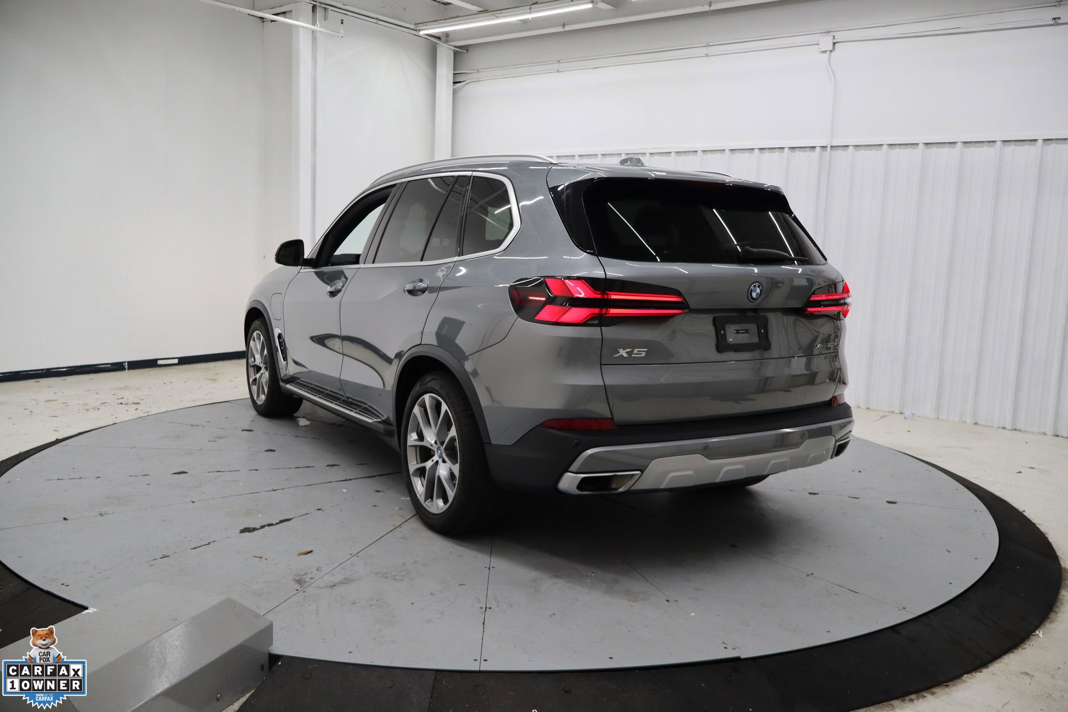 Used 2025 BMW X5 xDrive50e image 8