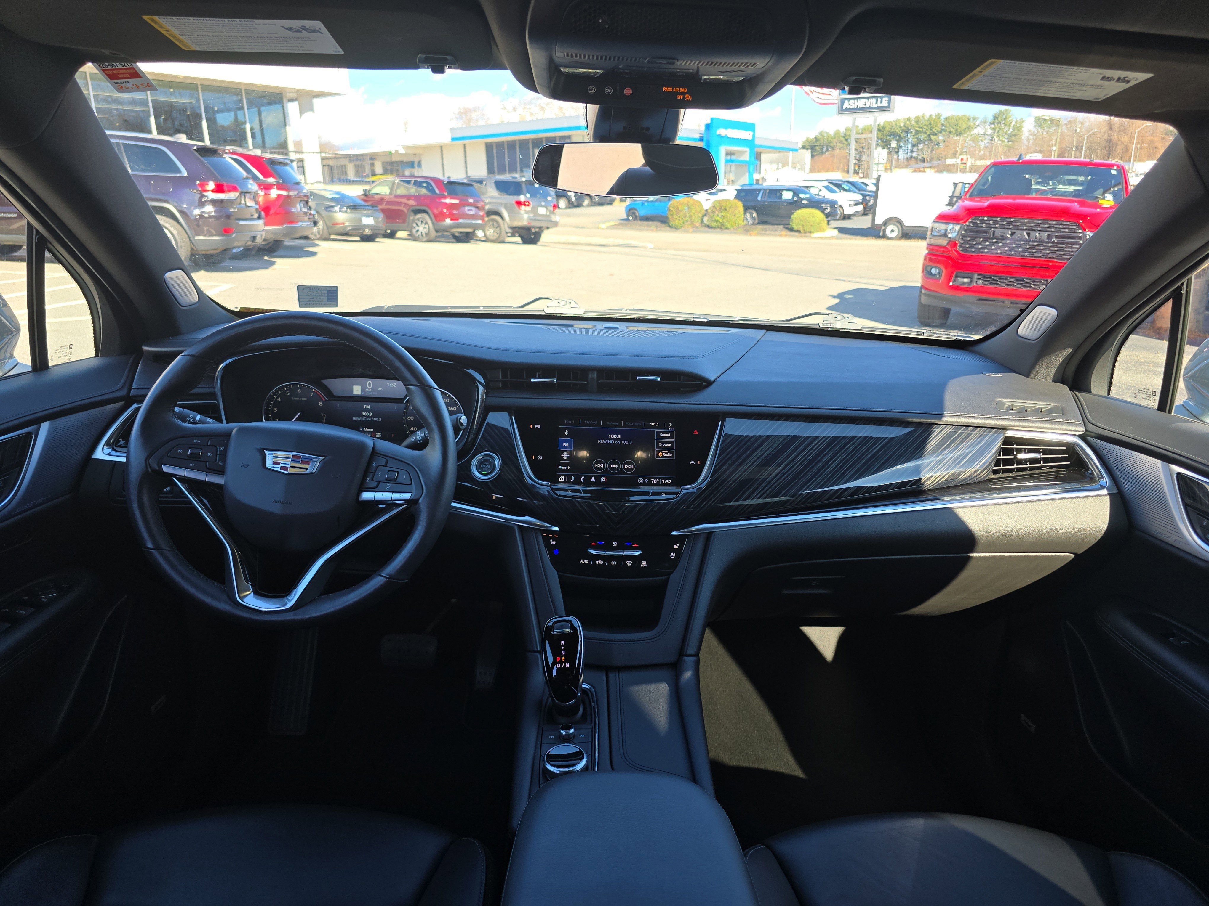 Used 2025 Cadillac XT6 Premium Luxury image 18