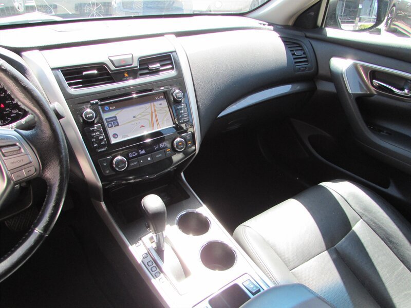 Used 2013 Nissan Altima 2.5 SL w/ Technology Pkg FWD image 17
