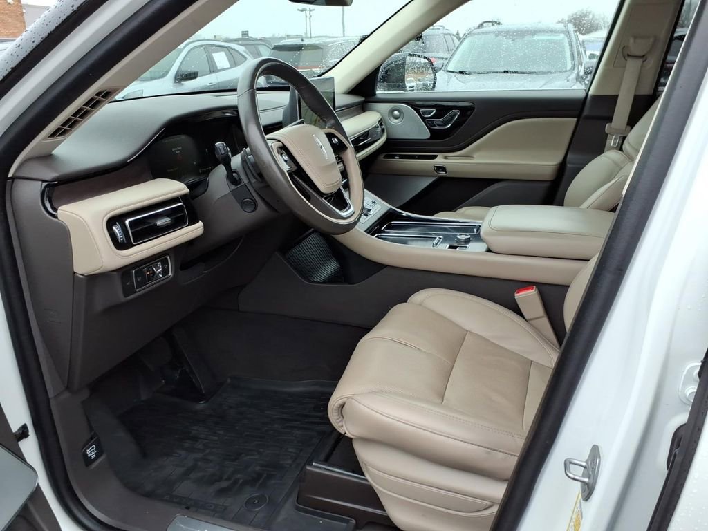 Used 2023 Lincoln Aviator Reserve w/ Equipment Group 201A image 10