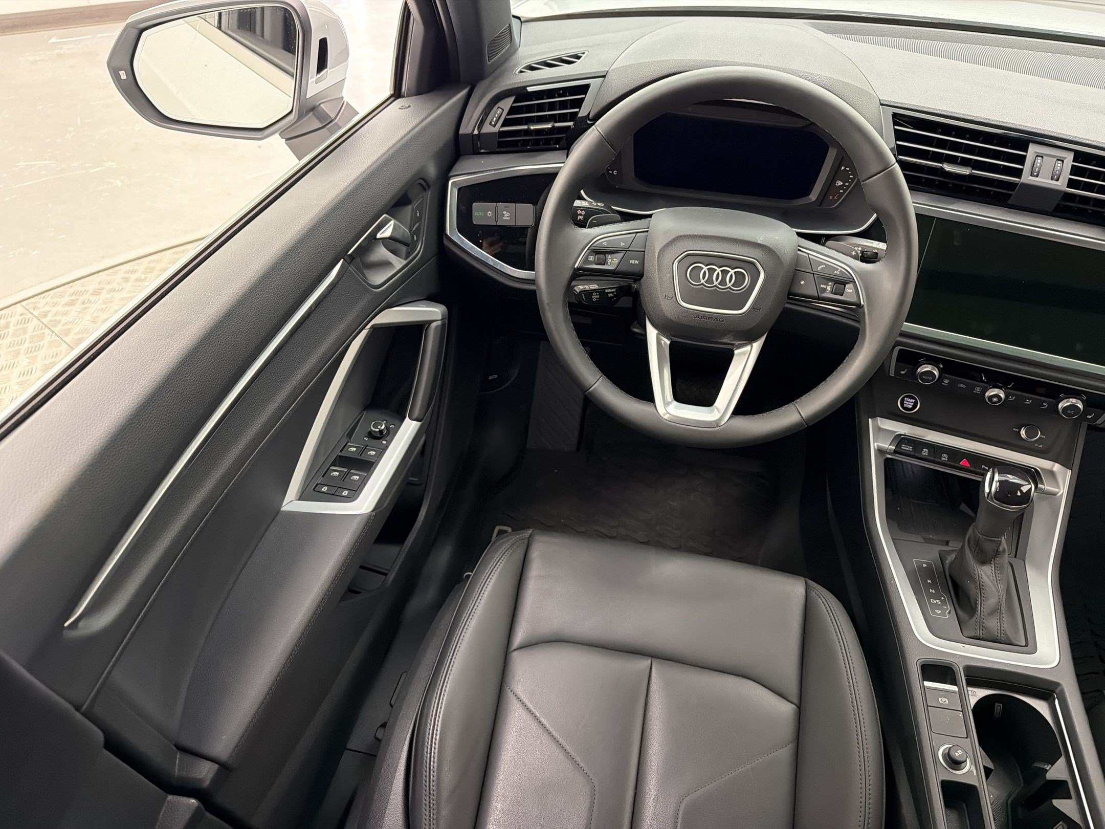 Used 2025 Audi Q3 2.0T Premium w/ Convenience Package AWD/4WD image 30