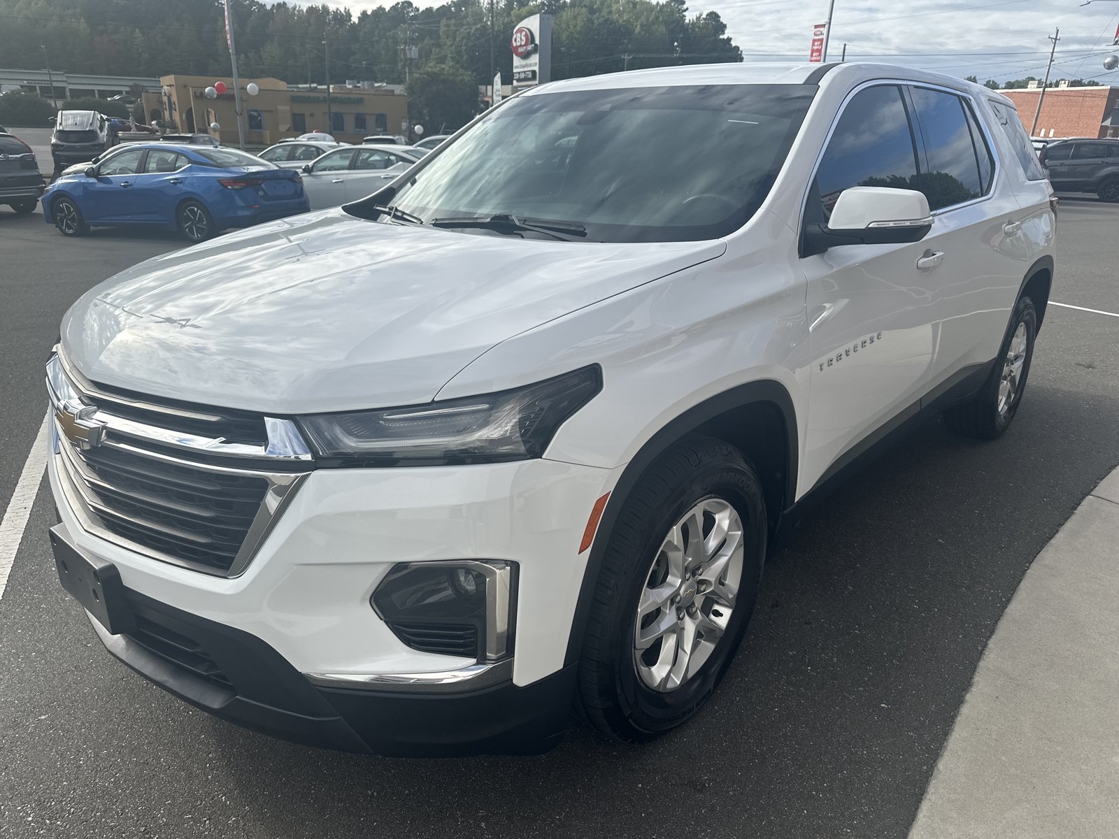 Used 2023 Chevrolet Traverse LS w/ Safety Package AWD/4WD image 4