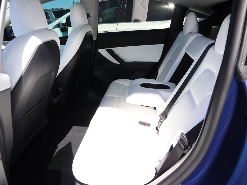 Used 2022 Tesla Model Y Long Range image 10