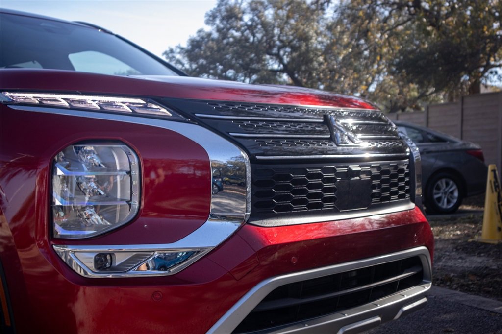 Used 2024 Mitsubishi Outlander SEL image 3