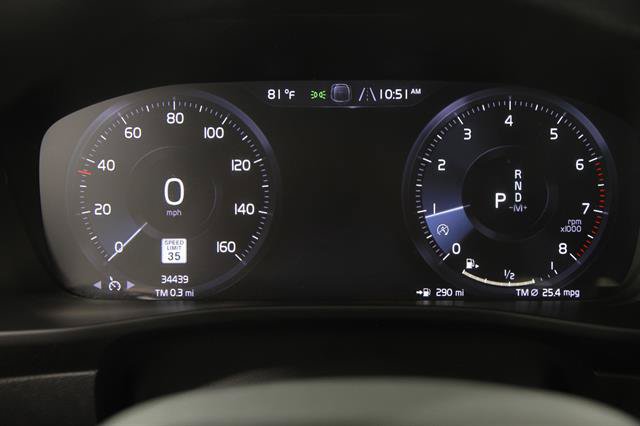 Used 2022 Volvo XC40 T5 Momentum w/ Premium Package AWD/4WD image 8