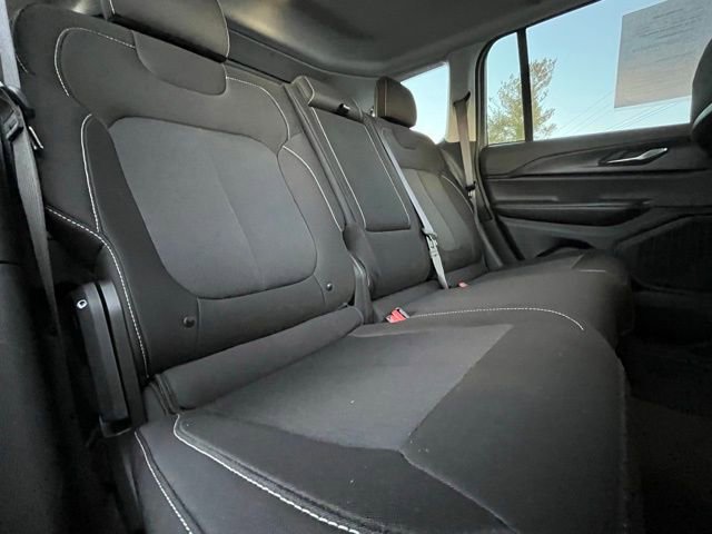 Used 2023 Jeep Grand Cherokee Laredo image 27