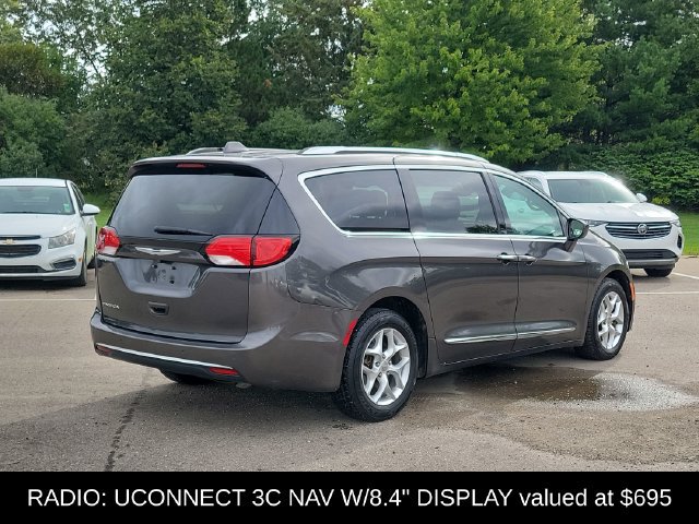 Used 2017 Chrysler Pacifica Touring-L Plus w/ Tire & Wheel Group FWD image 4
