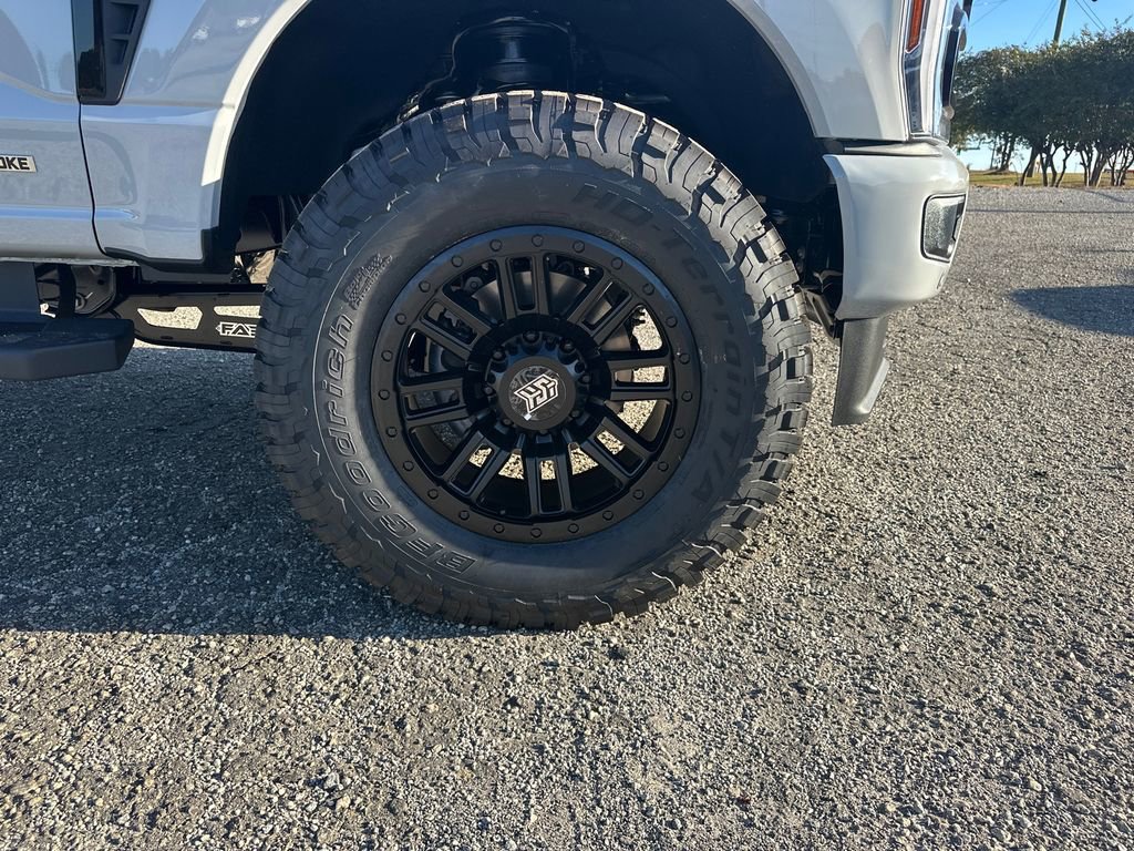 New 2026 Ford F250 Lariat w/ Black Appearance Package image 12