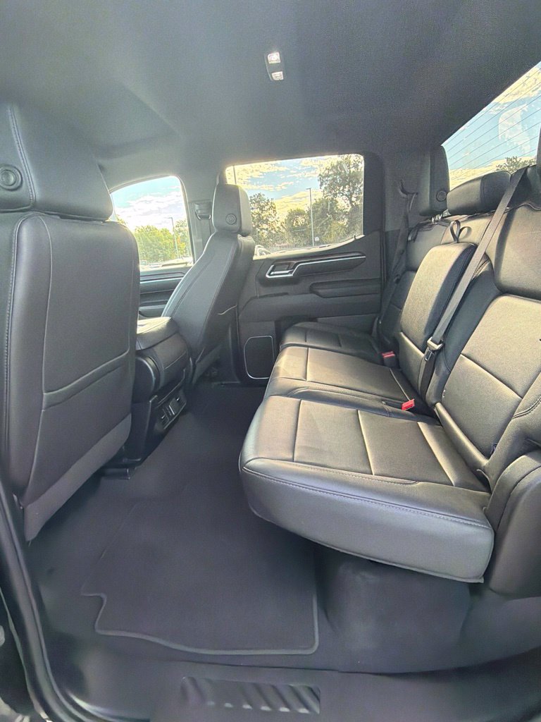 Used 2025 GMC Sierra 1500 SLT AWD/4WD image 8