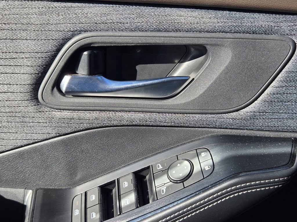 Used 2022 Nissan Rogue SV image 21