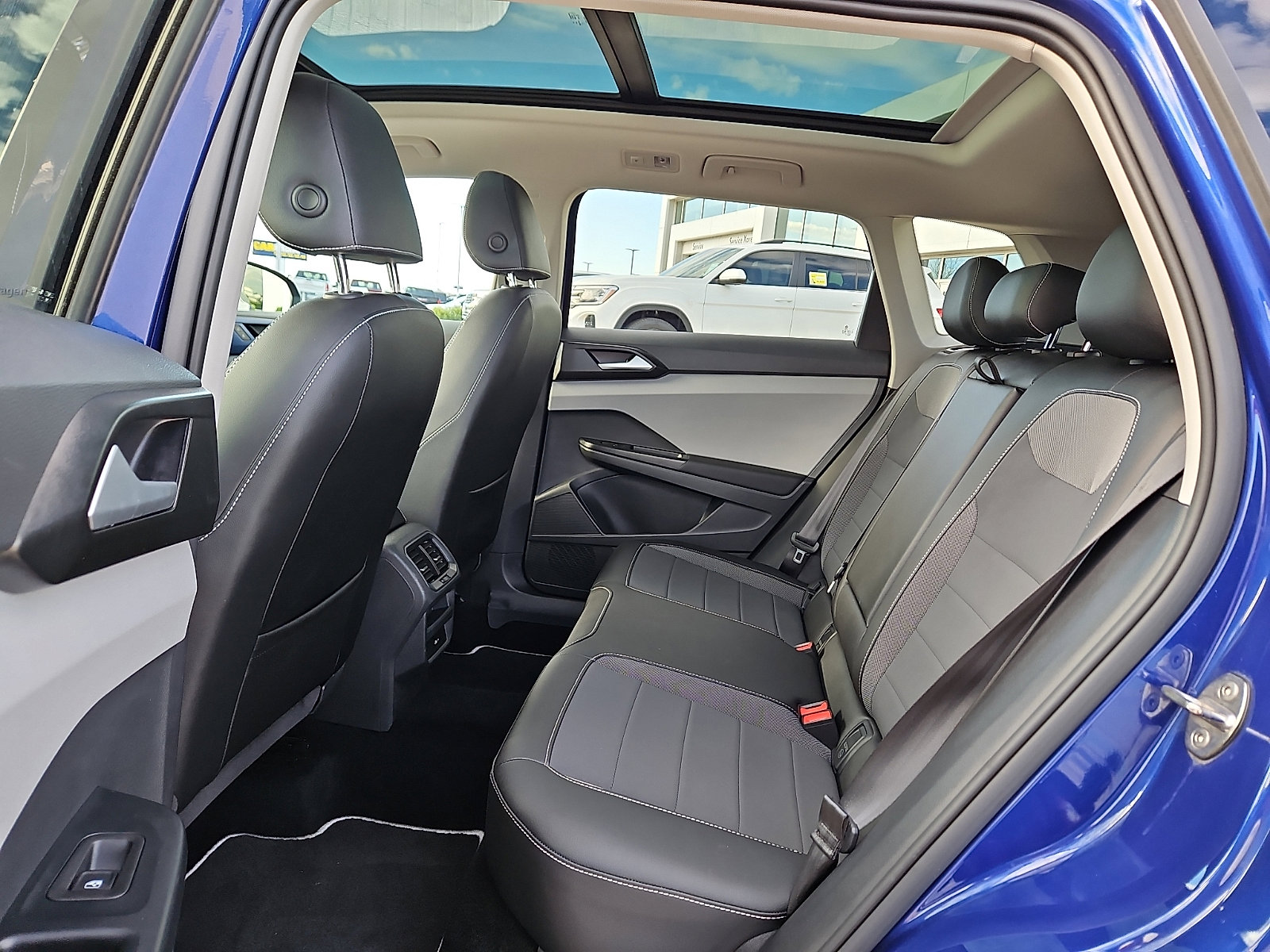 Certified 2023 Volkswagen Taos SE w/ Panoramic Sunroof Package AWD/4WD image 9