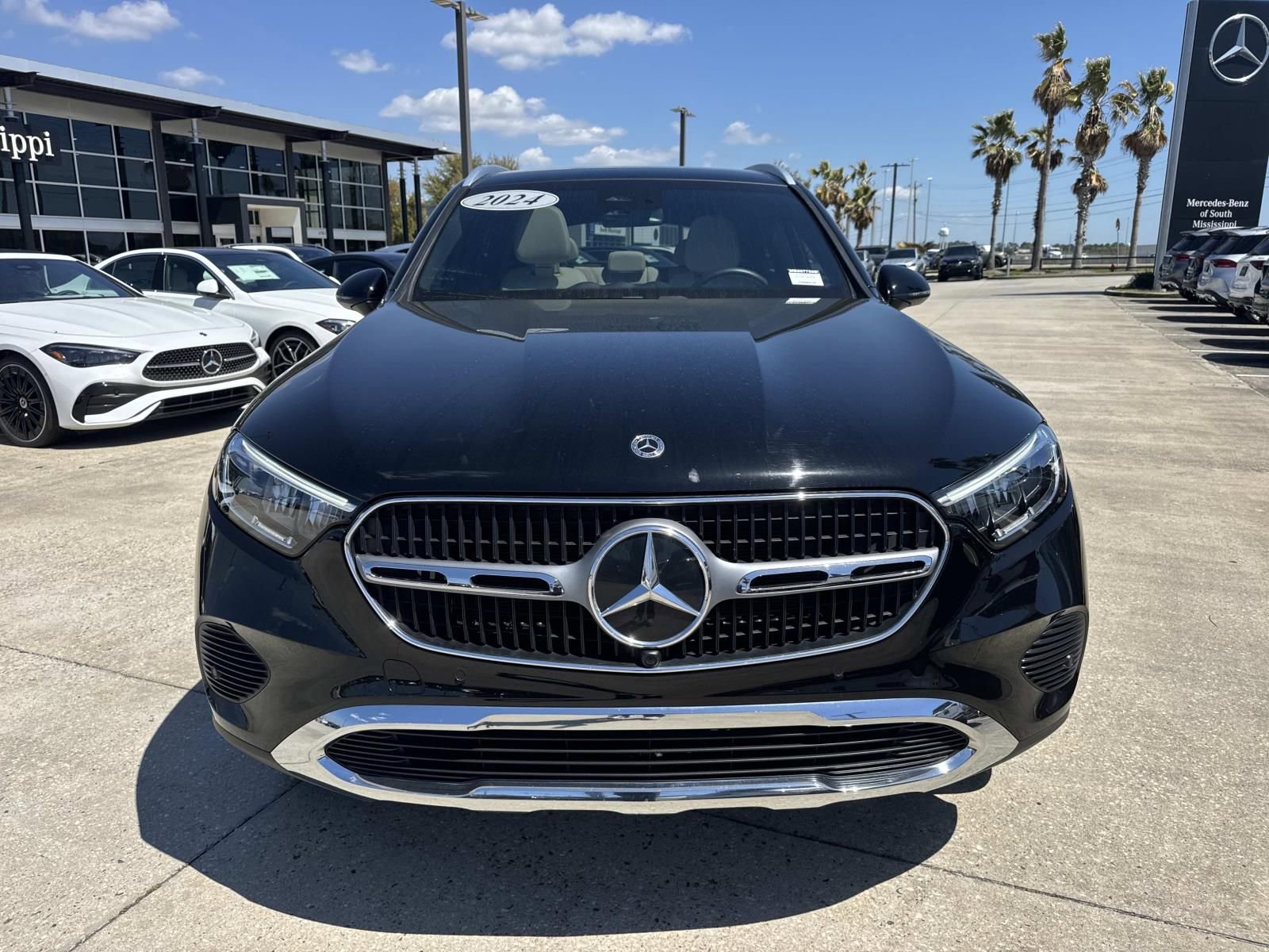 Used 2024 Mercedes-Benz GLC 300 4MATIC image 2