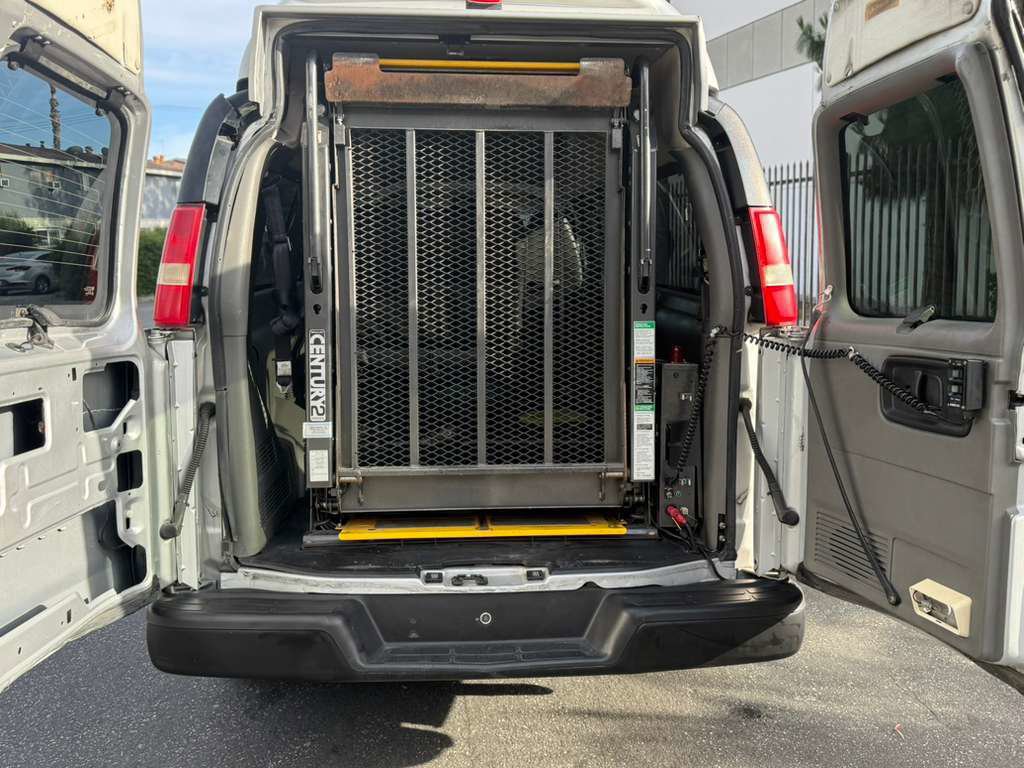 Used 2011 Chevrolet Express 3500 LS RWD image 16