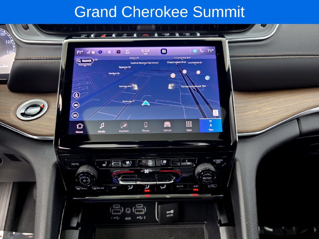 Used 2025 Jeep Grand Cherokee Summit w/ Obsidian Package AWD/4WD image 23