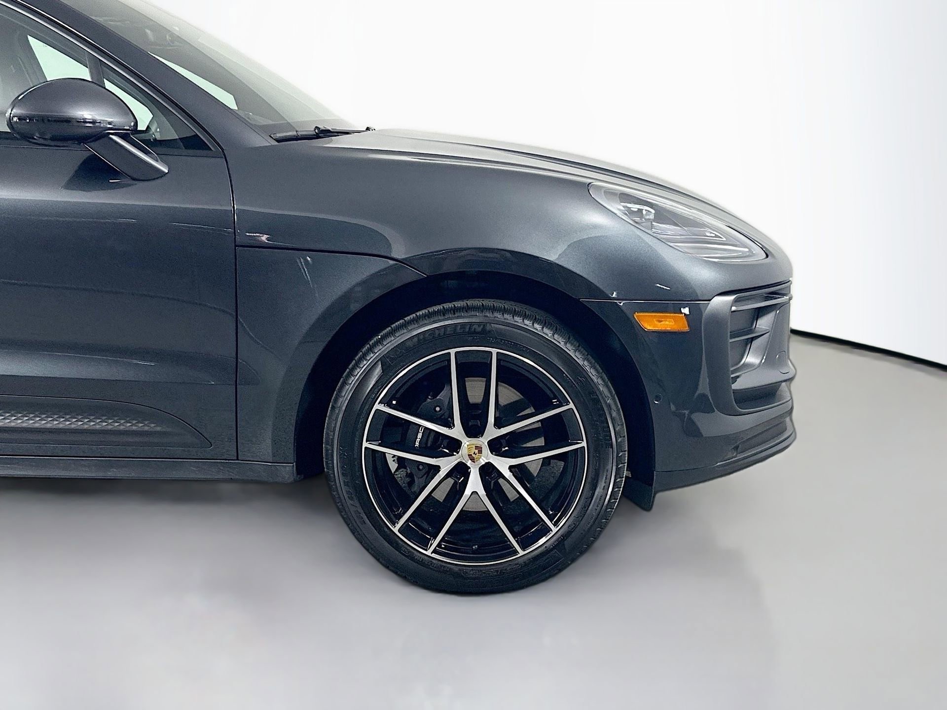 Certified 2025 Porsche Macan image 13