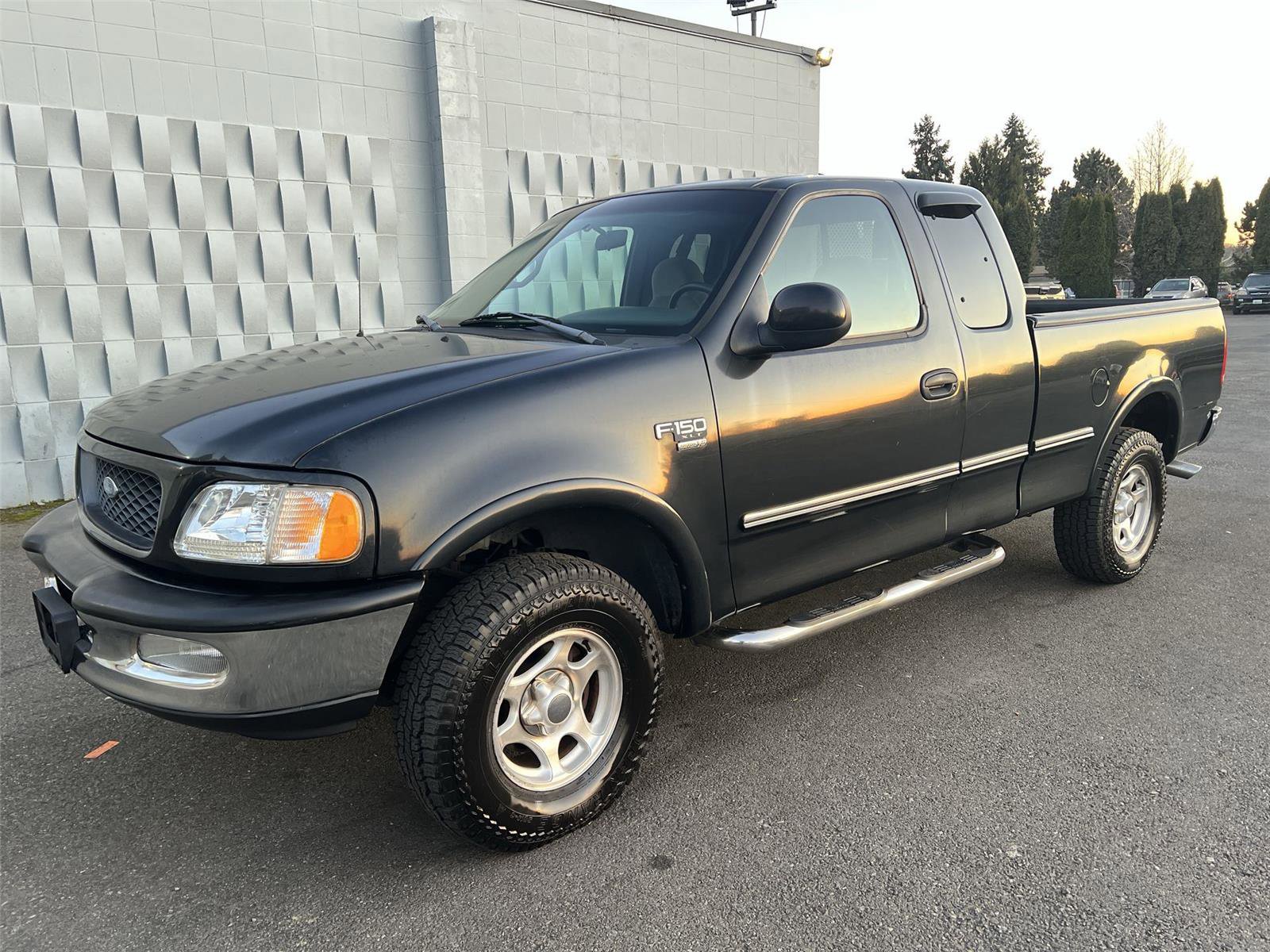Used 1998 Ford F150 XLT image 1
