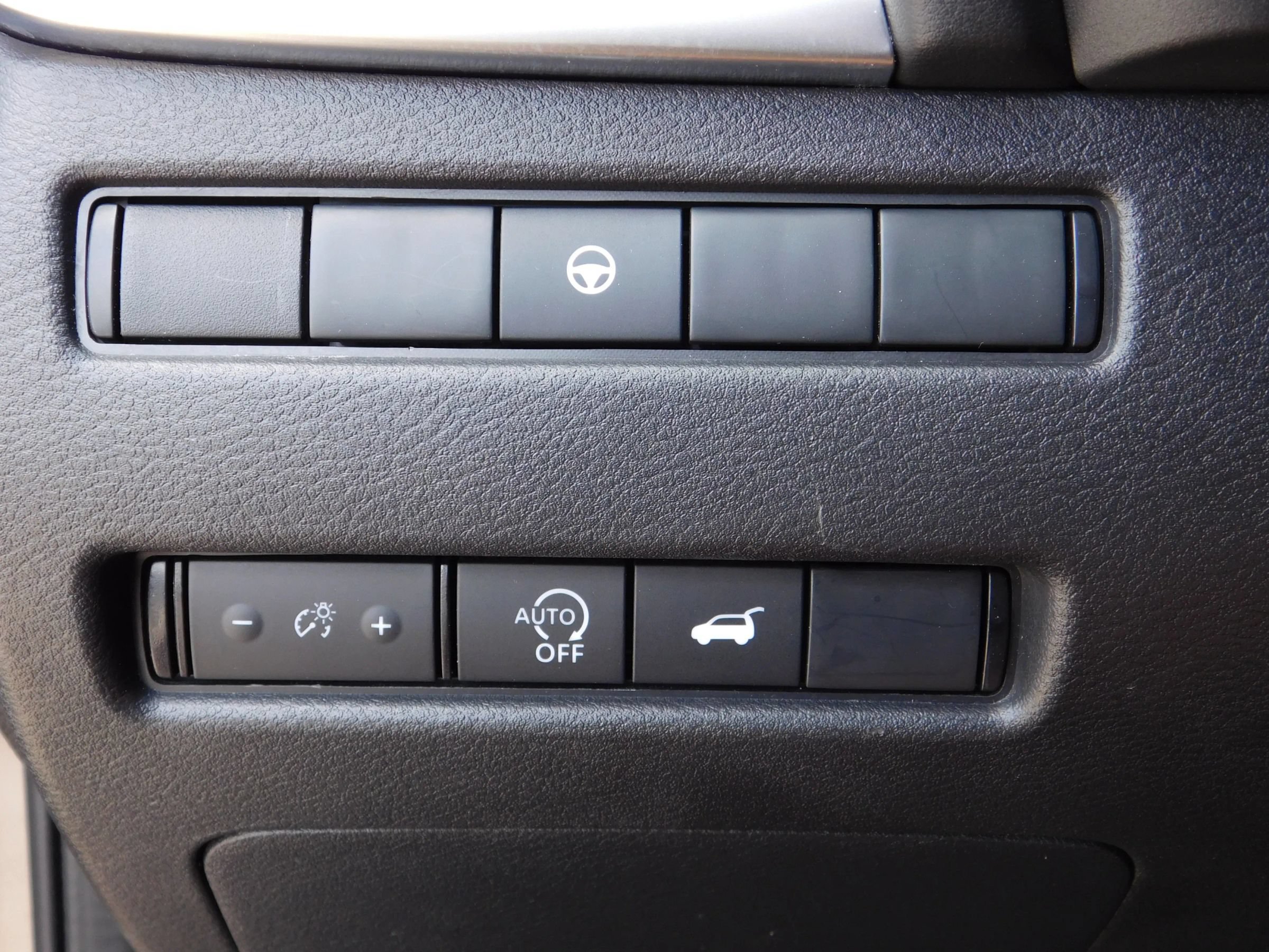 Used 2025 Nissan Rogue SV FWD image 26