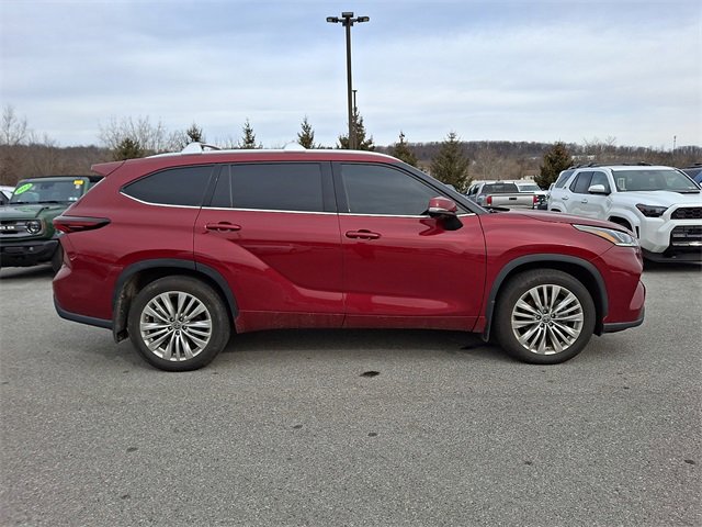 Used 2024 Toyota Highlander Platinum image 7