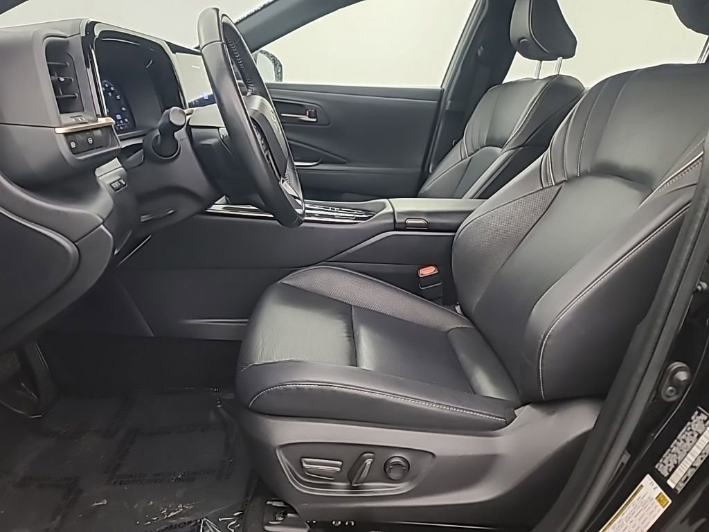 Used 2025 Toyota Crown XLE AWD/4WD image 24