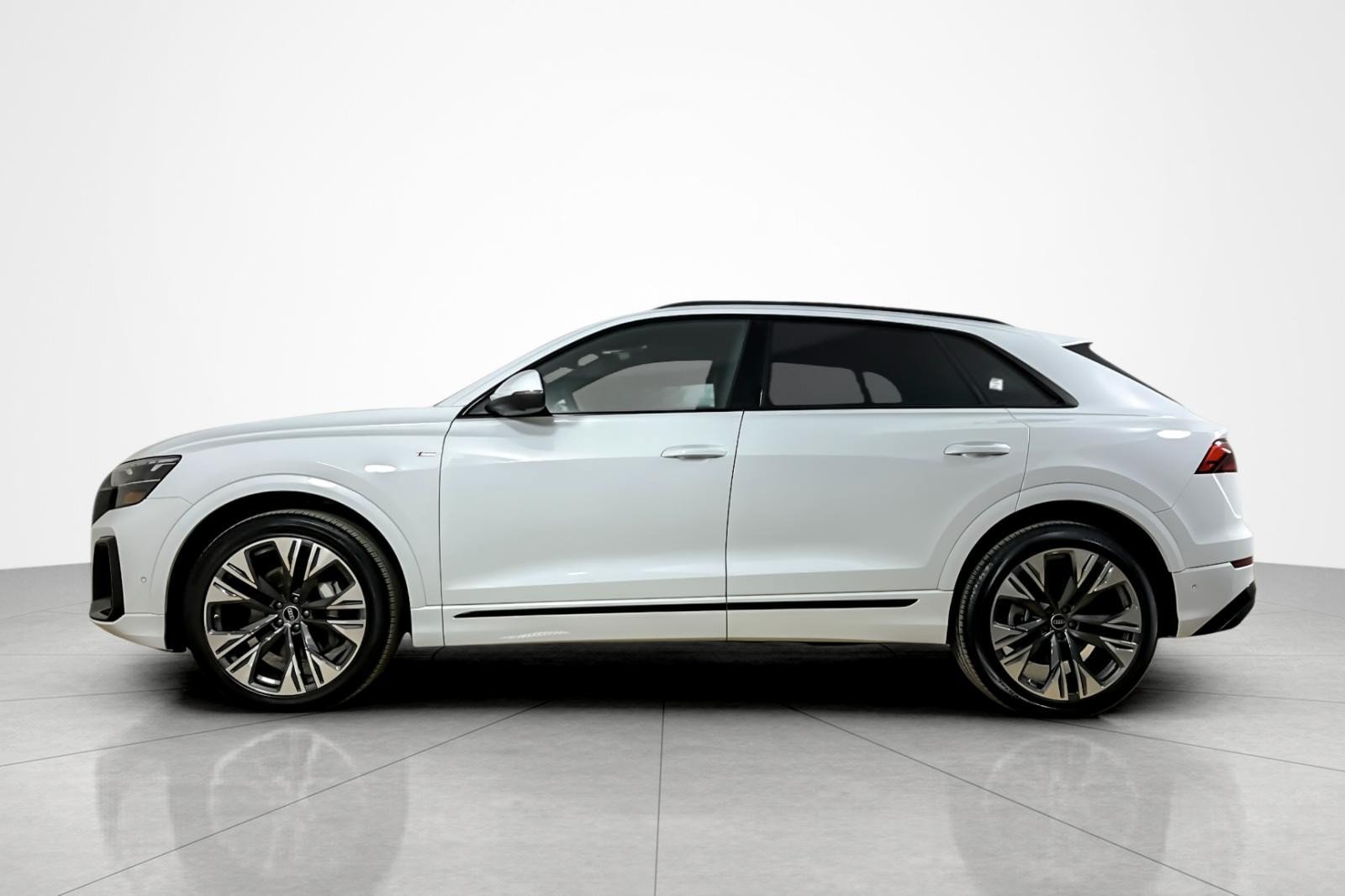 Used 2026 Audi Q8 Premium Plus w/ Premium Plus Package AWD/4WD image 2