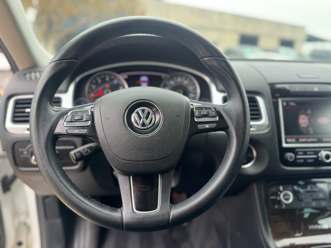 Used 2013 Volkswagen Touareg Hybrid image 16