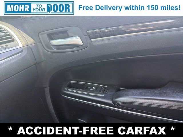 Used 2017 Chrysler 300 C RWD image 26