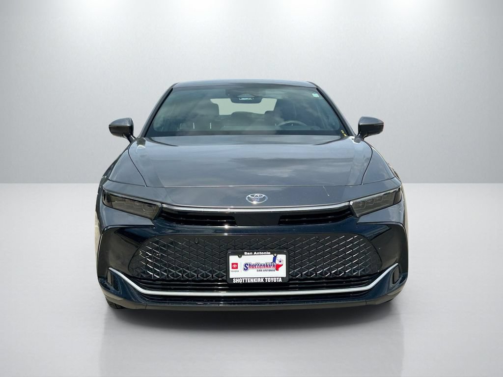 Used 2025 Toyota Crown Platinum AWD/4WD image 2