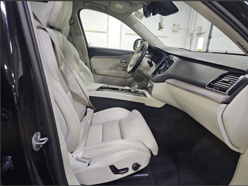 Used 2023 Volvo XC90 B6 Ultimate w/ Protection Package Premier image 15