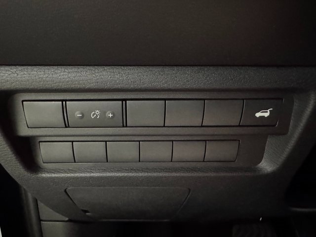 New 2025 Mitsubishi Outlander SE image 10