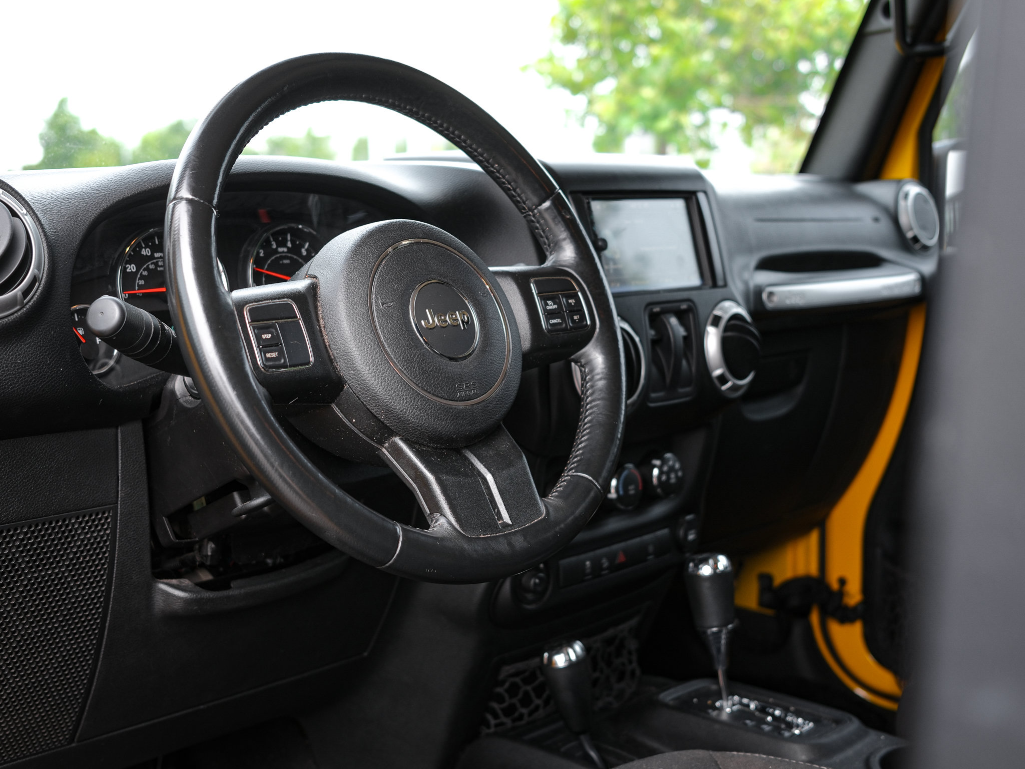 Used 2015 Jeep Wrangler Sahara AWD/4WD image 17