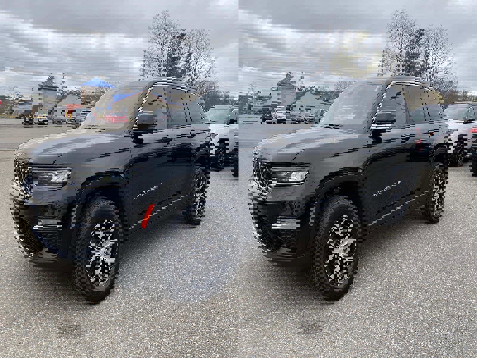 Used 2023 Jeep Grand Cherokee Limited image 10