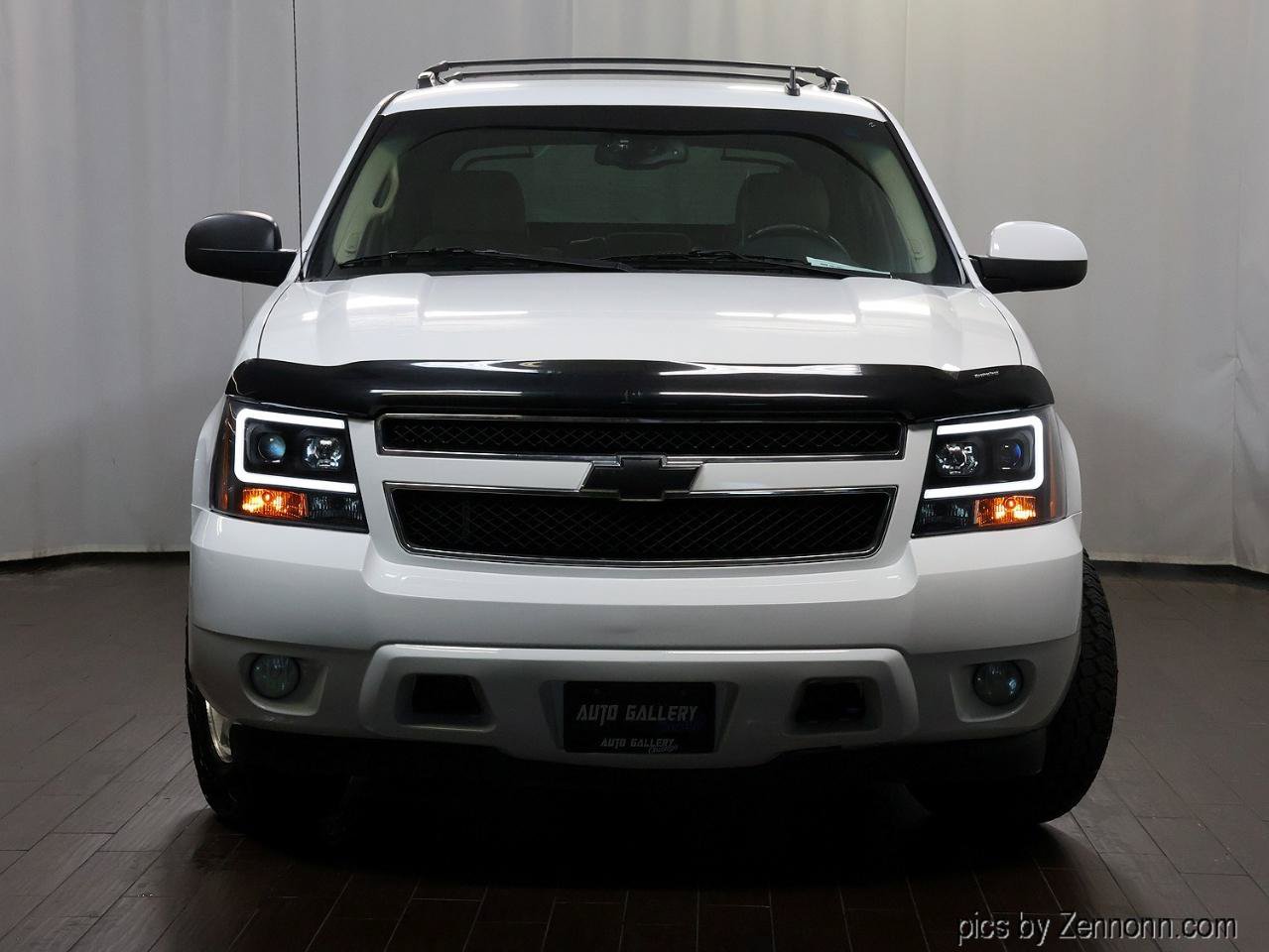 Used 2008 Chevrolet Avalanche LT w/ Convenience Package #1 AWD/4WD image 3
