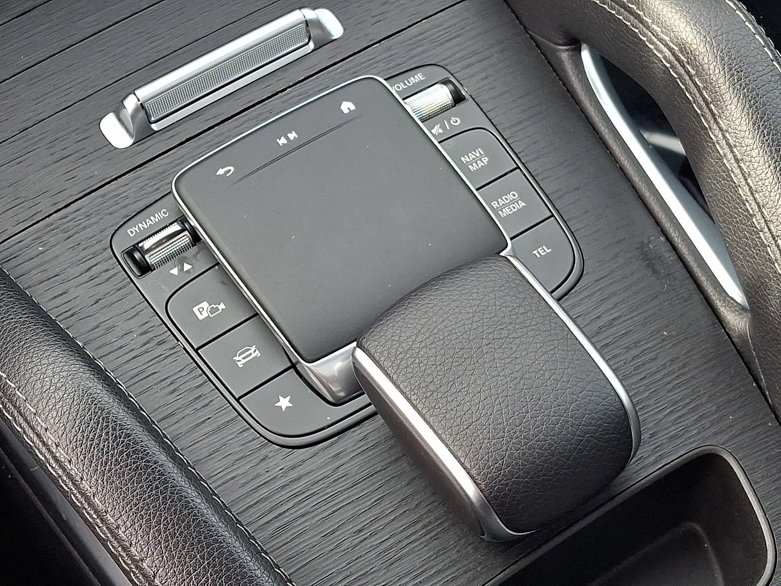 Used 2024 Mercedes-Benz GLE 450 4MATIC image 24