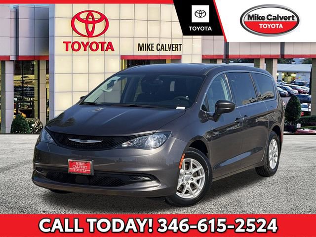 Used 2023 Chrysler Voyager LX FWD image 1