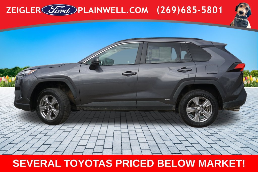Used 2024 Toyota RAV4 LE AWD/4WD image 2